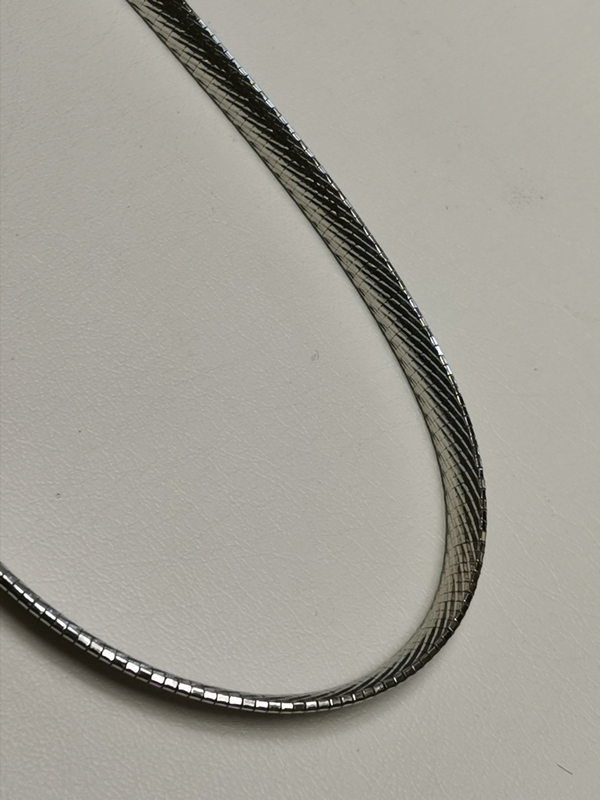 Stříbrný řetízek - široký had, broušený, rhodiovaný