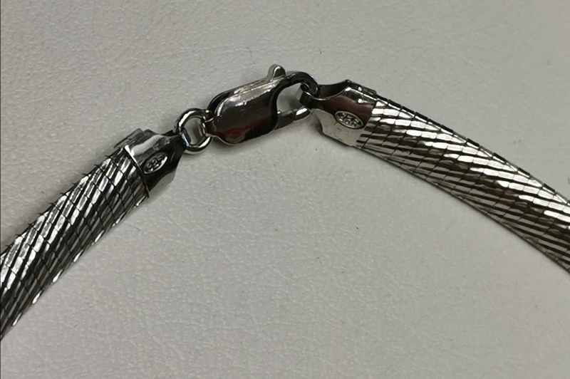 Stříbrný řetízek - široký had, broušený, rhodiovaný