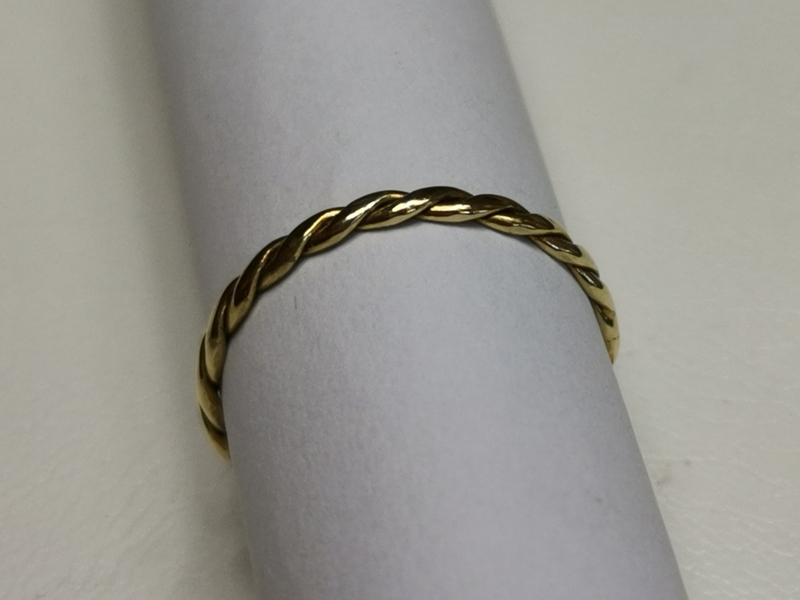 Zlatý prsten, copánek ze dvou