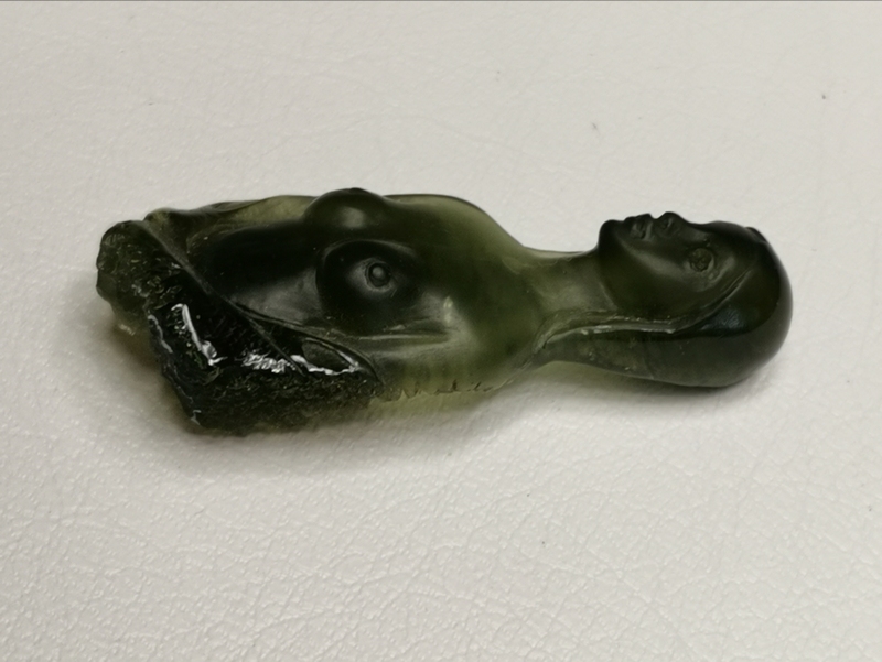 Vltavín glyptika panna