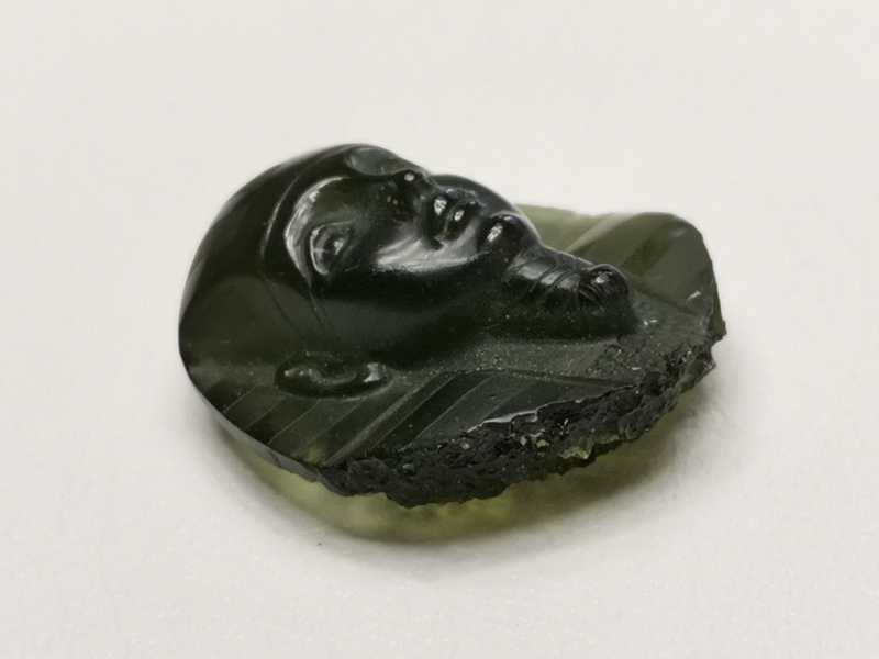 Vltavín glyptika Tutanchámon