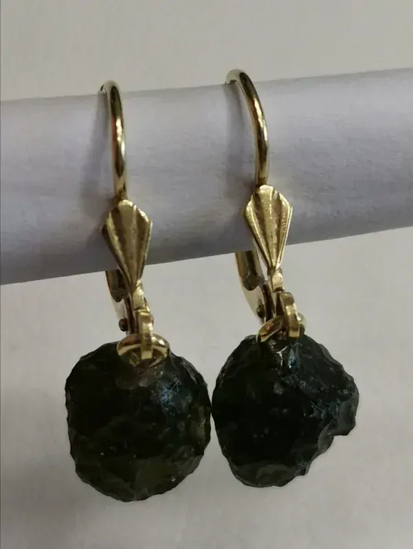 Zlaté naušnice žluté zlato s přírodním vltavínem