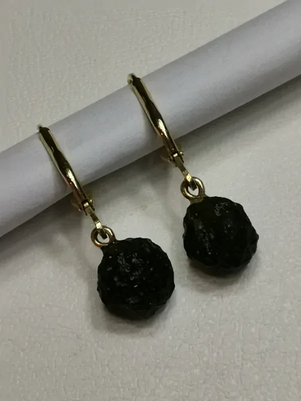 Zlaté naušnice žluté zlato s přírodním vltavínem