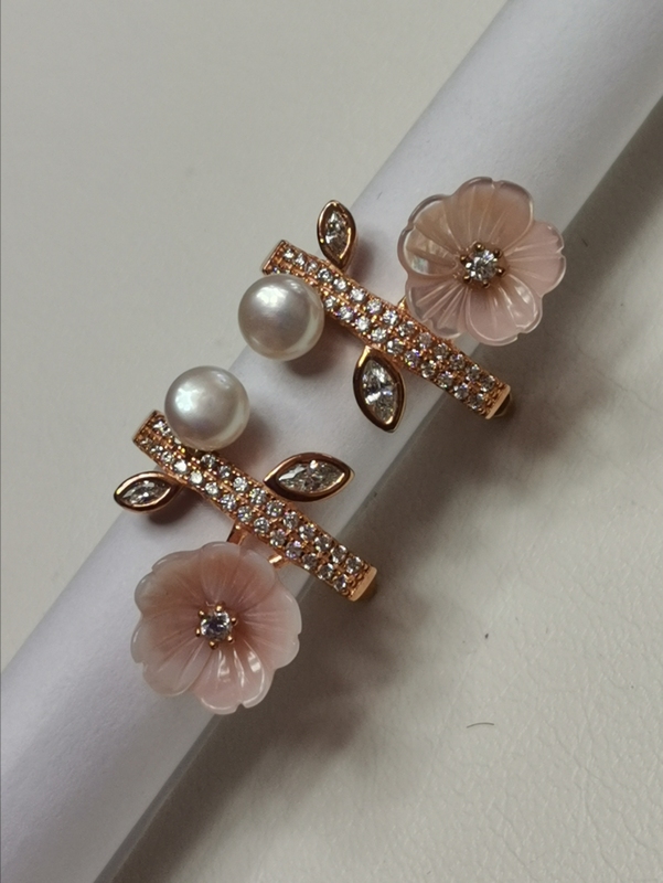 Stříbrné naušnice červeně zlacené