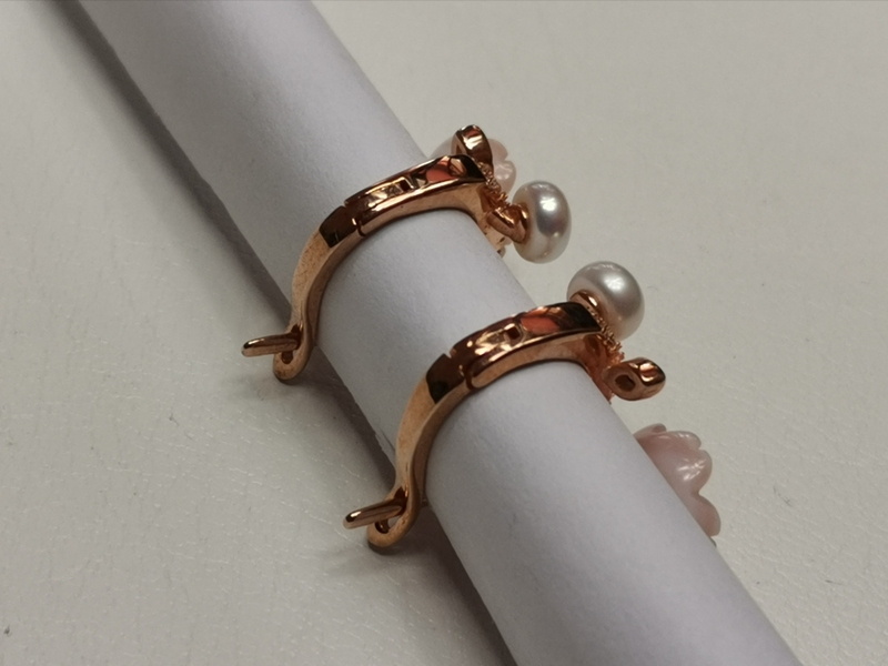 Stříbrné naušnice červeně zlacené