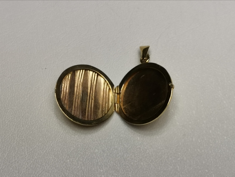 Zlatý přívěšek - medajlon- ze žlutého zlata