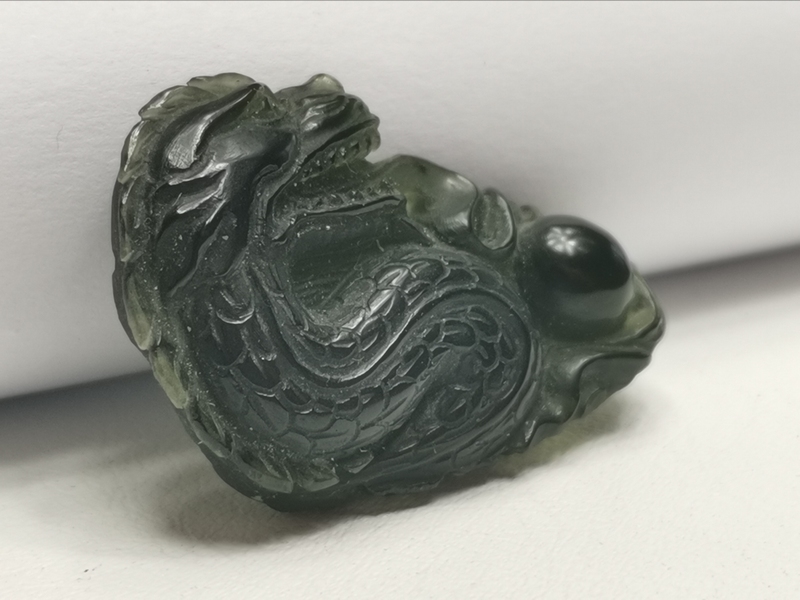 Vltavínová glyptika drak