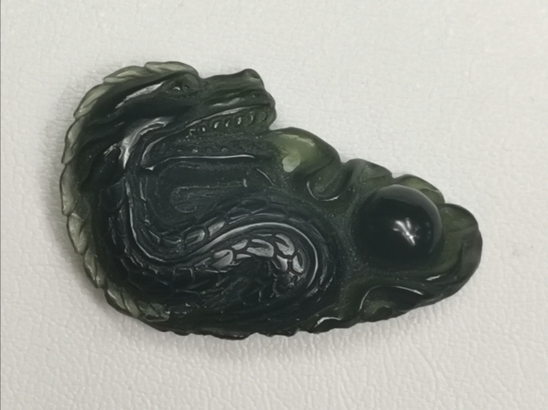 Vltavínová glyptika drak