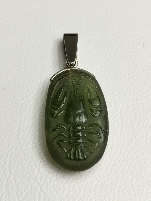 Přívěšek z vltavínu rak s ouškem ze stříbra