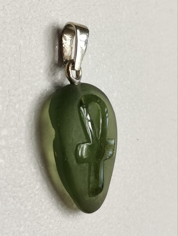 Přívěs z vltavínu, Nilský kříž, se stříbrným ouškem