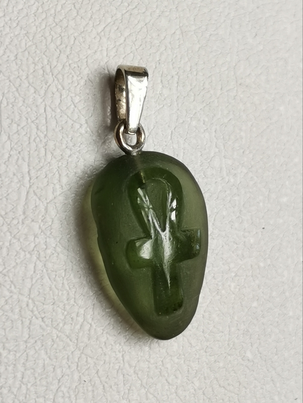 Přívěs z vltavínu, Nilský kříž, se stříbrným ouškem