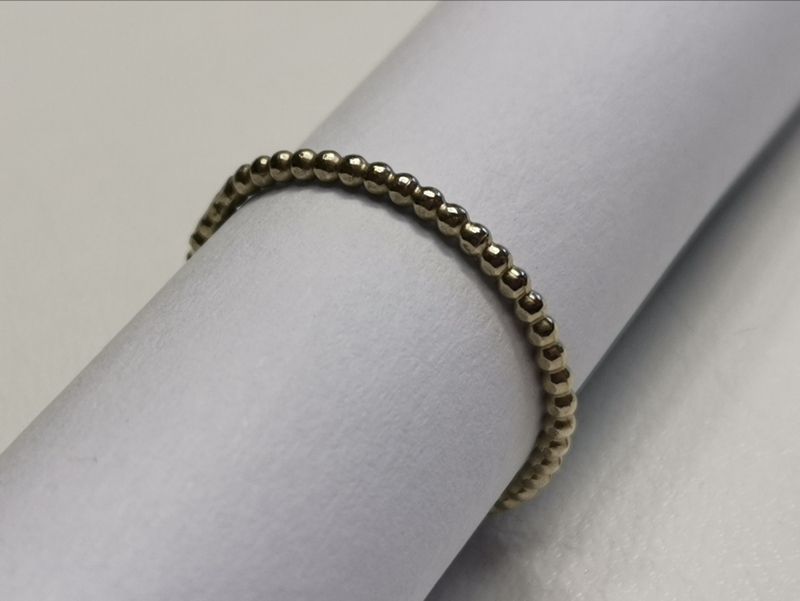 Zlatý prsten kuličkový z bílého zlata