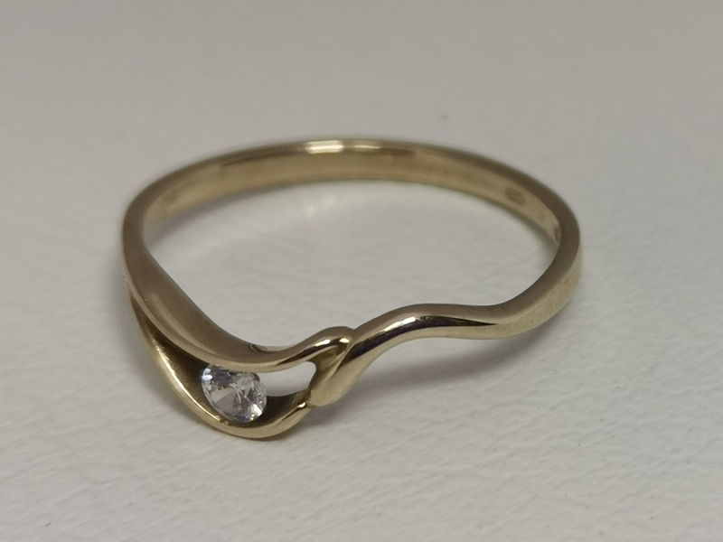 Prsten z bílého zlata se zirkonem