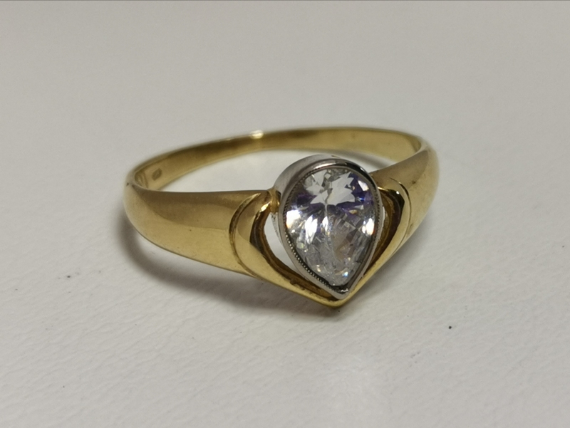 Zlatý dámský prsten se zirkonem ve tvaru kapky