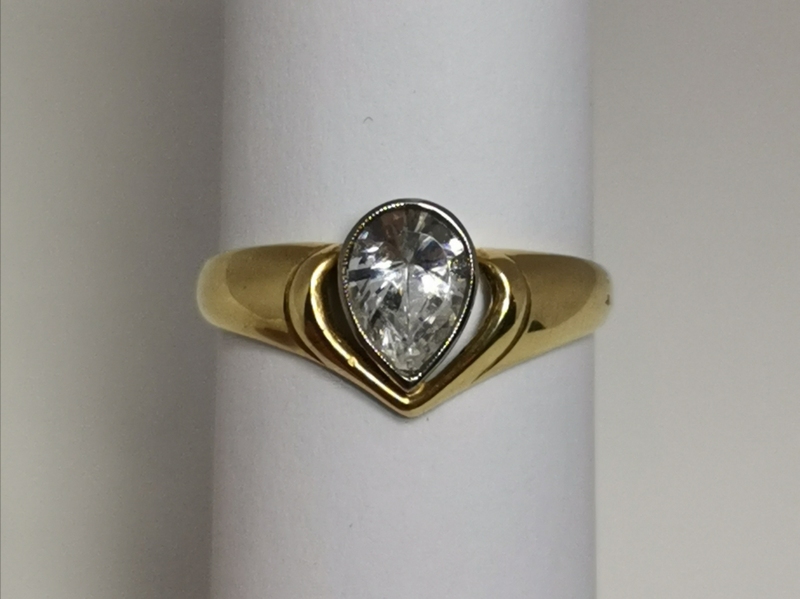 Zlatý dámský prsten se zirkonem ve tvaru kapky