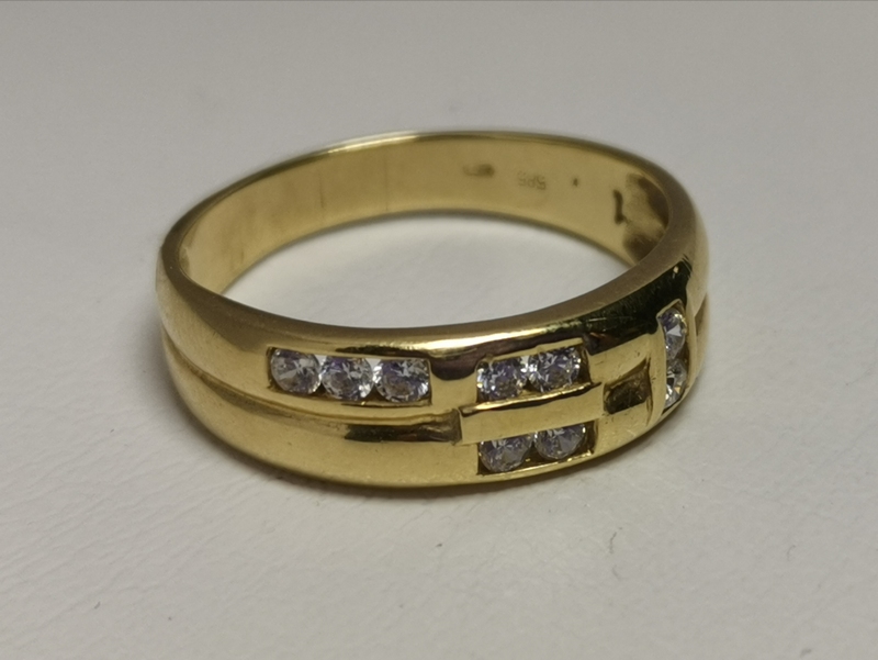 Zlatý dámský prsten se zirkony
