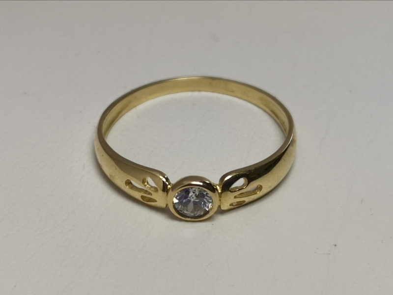 Zlatý dámský prsten s bílým zirkonem