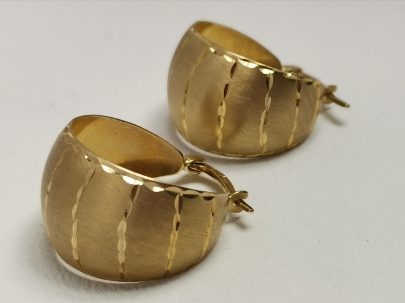 Zlaté luxusní kruhy