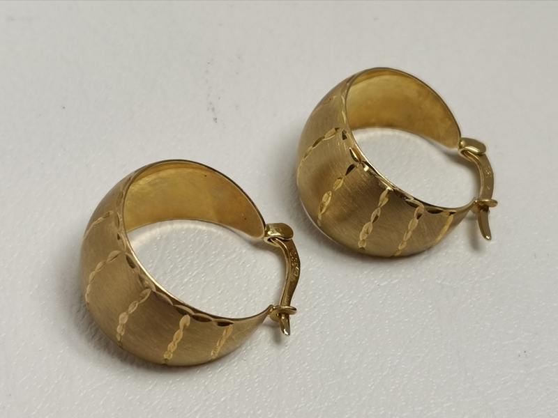 Zlaté luxusní kruhy