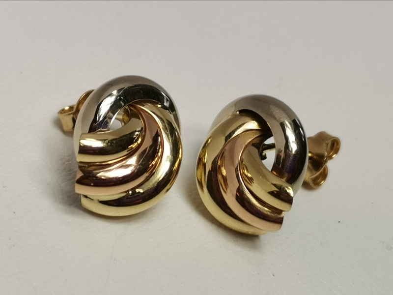 Zlaté naušnice kruhy na puzetu