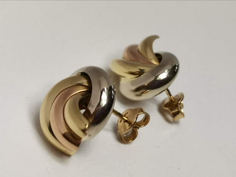 Zlaté naušnice kruhy na puzetu