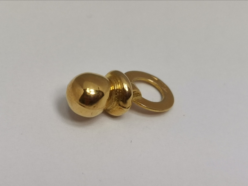 Zlatý přívěs dudlík