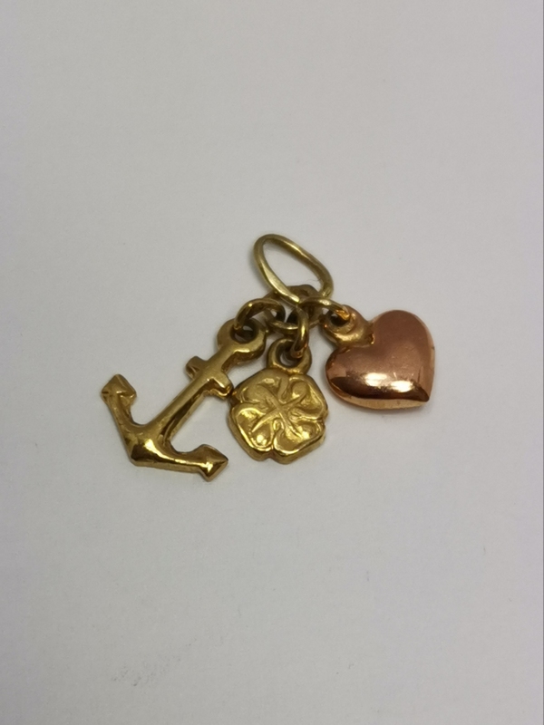 Zlatý přívěs štěstí, láska, naděje