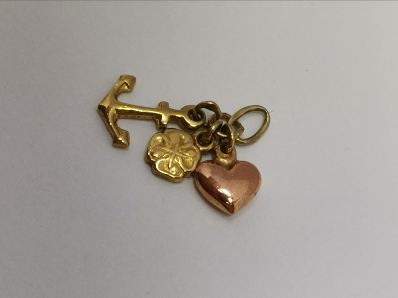 Zlatý přívěs štěstí, láska, naděje