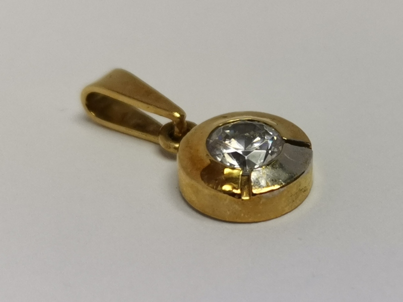 Zlatý přívěs s bilým zirkonem