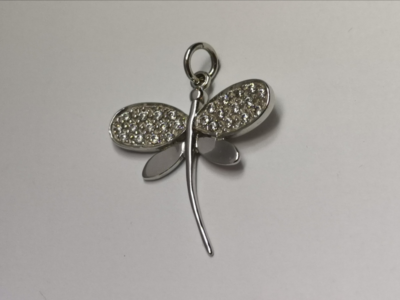 Zlatý přívěs vážka z bílého zlata s bílými zirkony