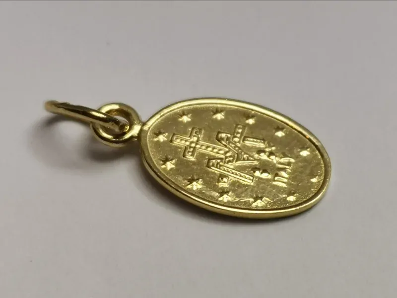 Zlatý přívěs Madonka