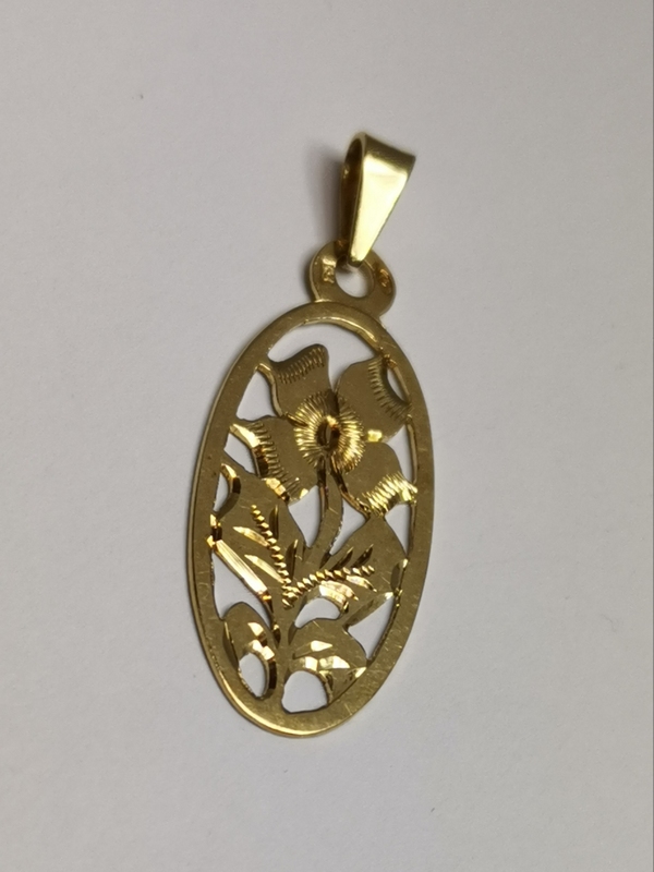 Zlatý přívěs ručně rytá a vyřezávaná destička