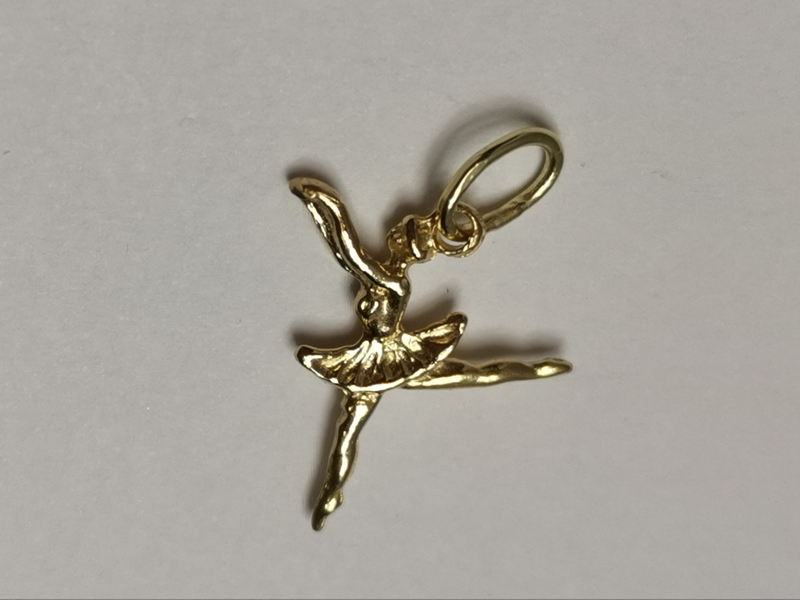 Zlatý přívěs baletka