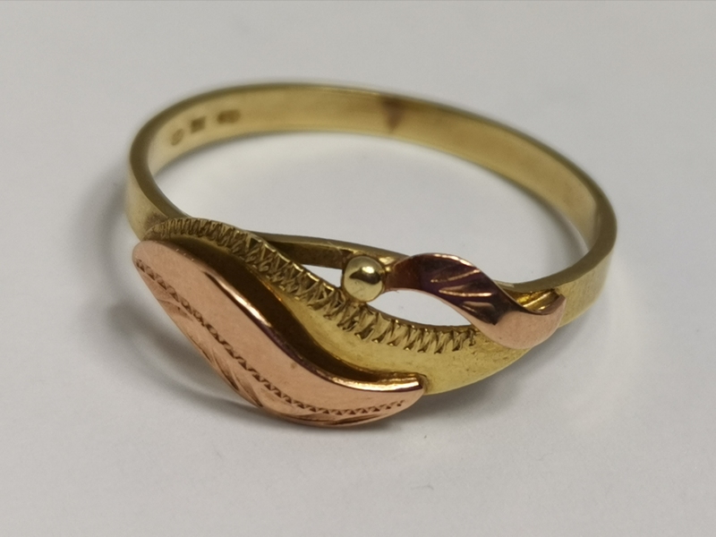 Zlatý dámský prsten celozlatý