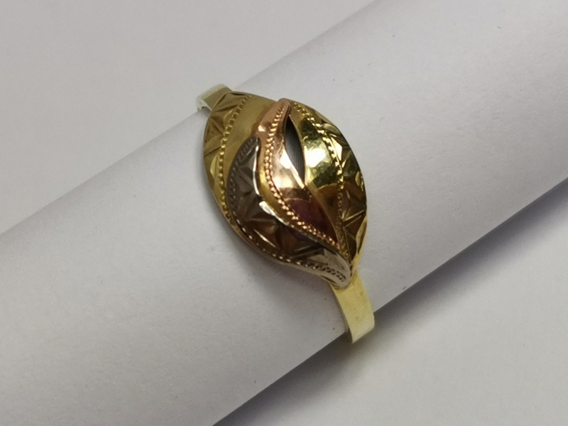 Zlatý dámský prsten celozlatý