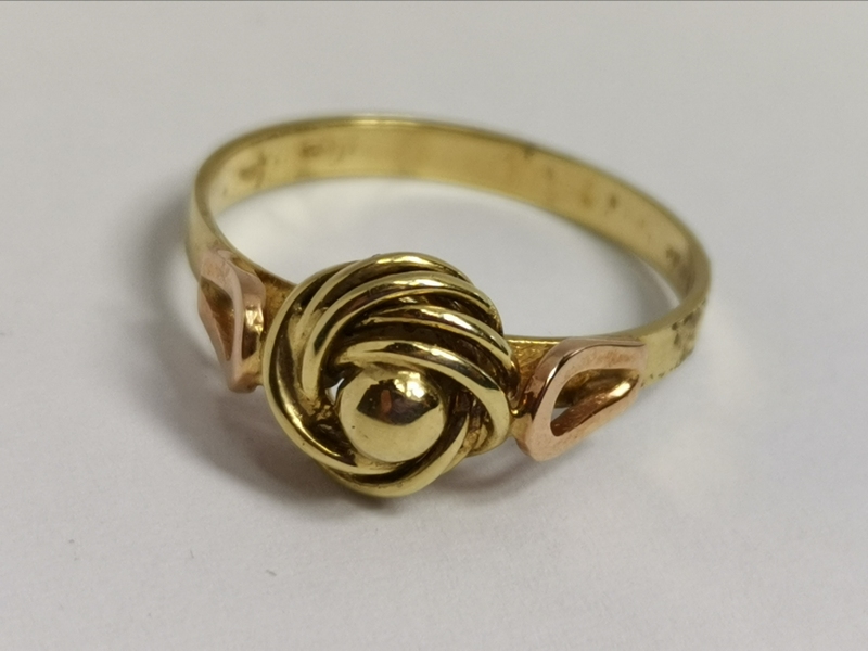 Zlatý dámský prsten celozlatý