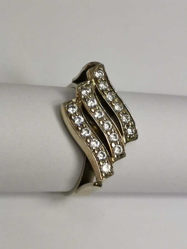 Luxusní dámský prsten z bílého zlata se zirkony