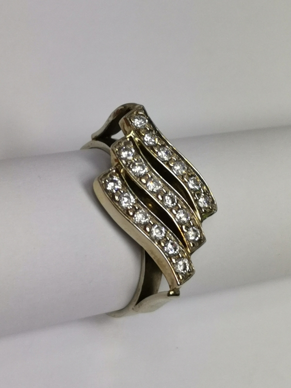 Luxusní dámský prsten z bílého zlata se zirkony