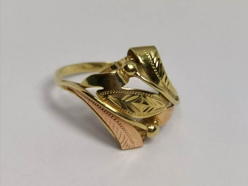 Zlatý dámský prsten celozlatý