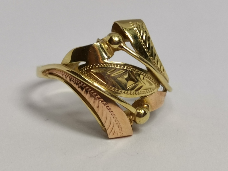 Zlatý dámský prsten celozlatý