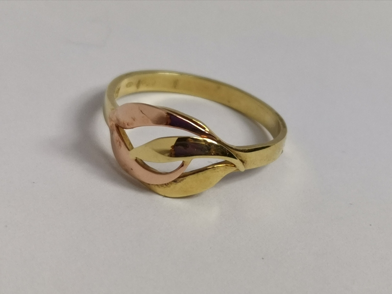 Zlatý dámský prsten celozlatý