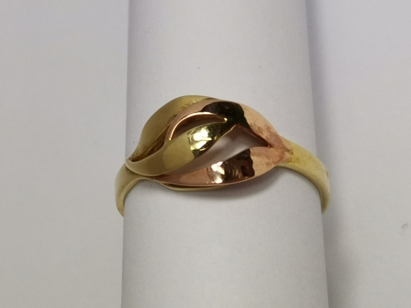 Zlatý dámský prsten celozlatý