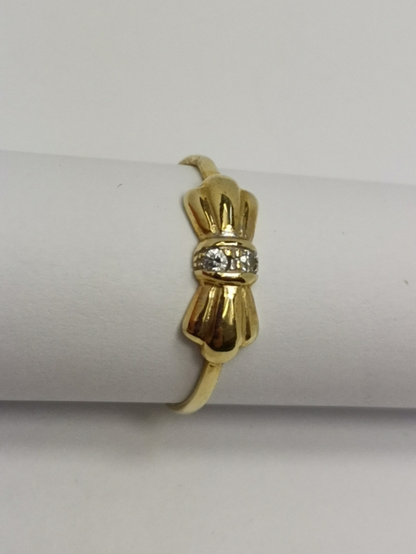 Zlatý dámský prsten ve tvaru mašle