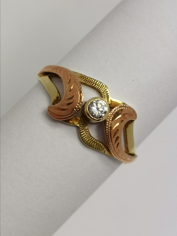 Zlatý dámský prsten se zirkonem 