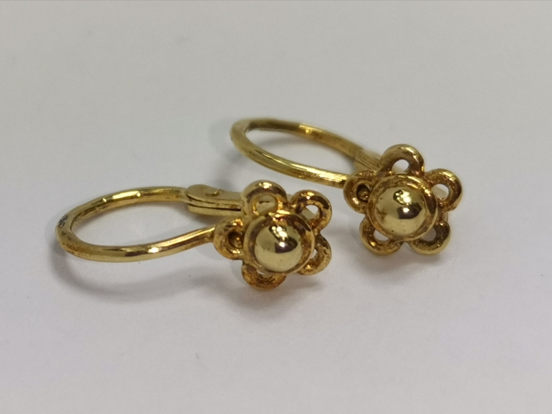 Zlaté dětské naušnice kytičky