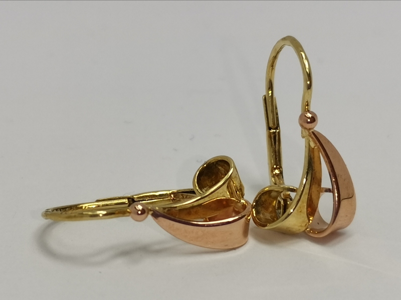 Zlaté naušnice s hladkými lístky