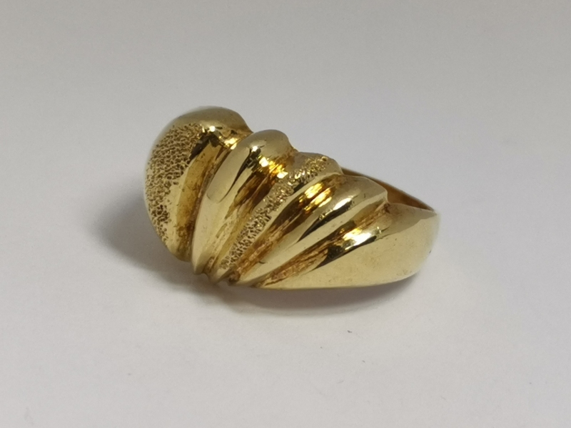 Zlatý dámský prsten celozlatý