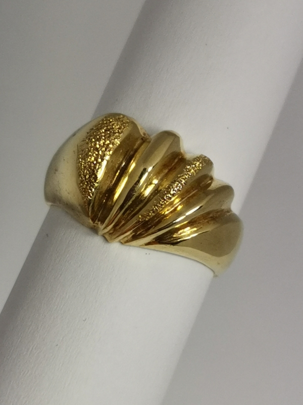 Zlatý dámský prsten celozlatý