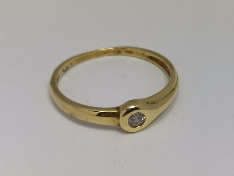 Zlatý dámský prsten se zirkonem 