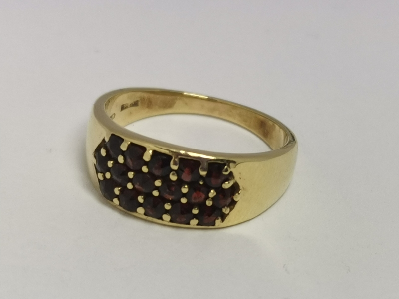 Zlatý dámský prsten s českými granáty